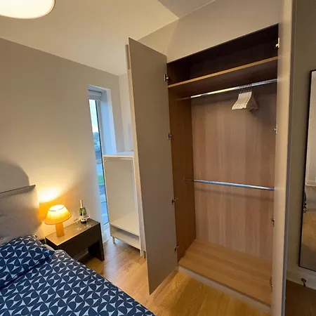 Luxurious Entire With Grand Living Space And Panoramic Balcony Views * Dublín