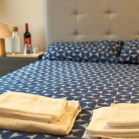 شقة Luxurious Entire With Grand Living Space And Panoramic Balcony Views دبلن