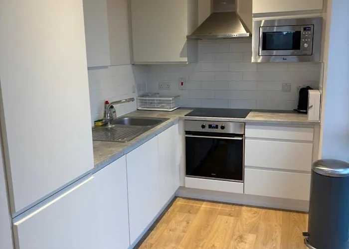 شقة Luxurious Entire With Grand Living Space And Panoramic Balcony Views دبلن