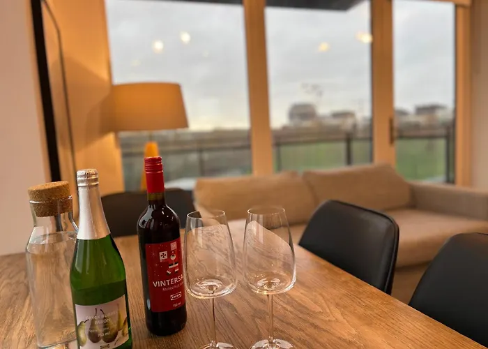 Luxurious Entire With Grand Living Space And Panoramic Balcony Views * دبلن