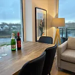Διαμέρισμα Luxurious Entire With Grand Living Space And Panoramic Balcony Views Δουβλίνο