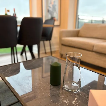Luxurious Entire With Grand Living Space And Panoramic Balcony Views 더블린